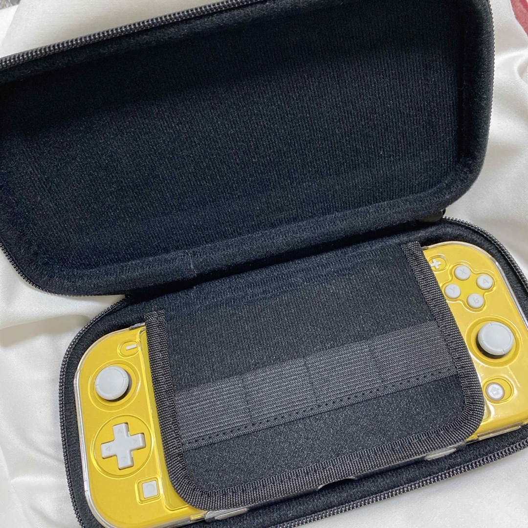 Nintendo Switch(ニンテンドースイッチ)のSwitch lite イエロー　ほぼ未使用 エンタメ/ホビーのゲームソフト/ゲーム機本体(家庭用ゲーム機本体)の商品写真