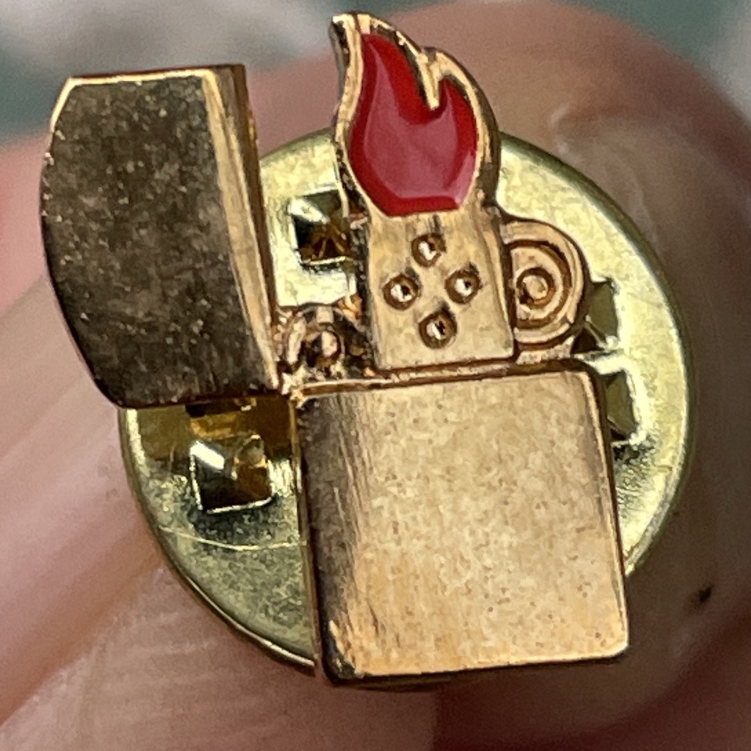 ZIPPO(ジッポー)の＊ USA ZIPPO型 ライター 真鍮 ピンバッジ ブローチ PINS ✳︎ メンズのファッション小物(タバコグッズ)の商品写真