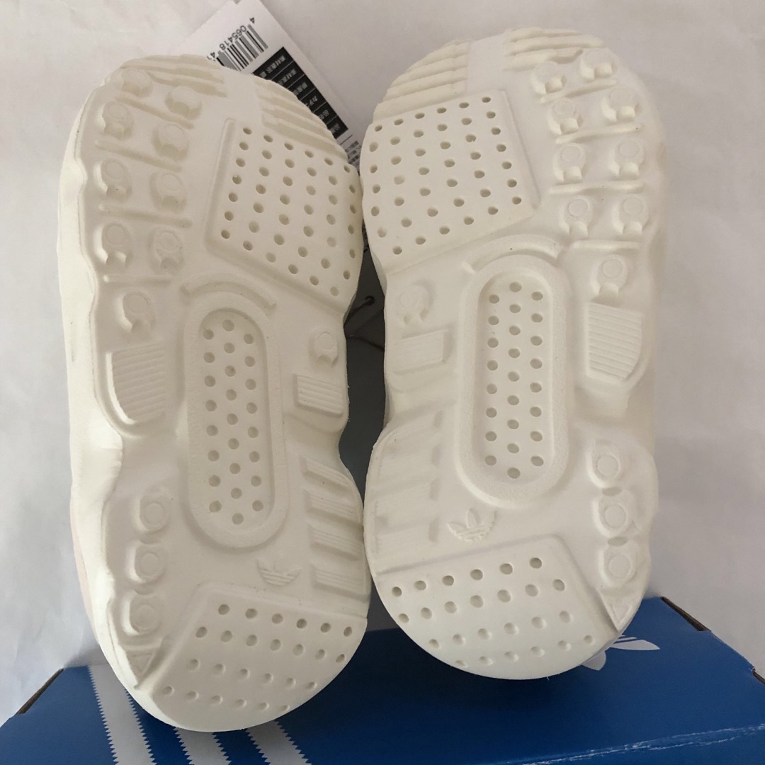 adidas(アディダス)の【新品未使用】adidas アディダス ベビーシューズ キッズ/ベビー/マタニティのベビー靴/シューズ(~14cm)(スニーカー)の商品写真