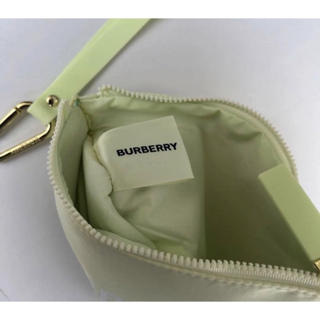 BURBERRY(バーバリー)のバーバリー　ノベルティ　ポーチ　　カラビナ持ち手付き　緑黄色 レディースのファッション小物(ポーチ)の商品写真