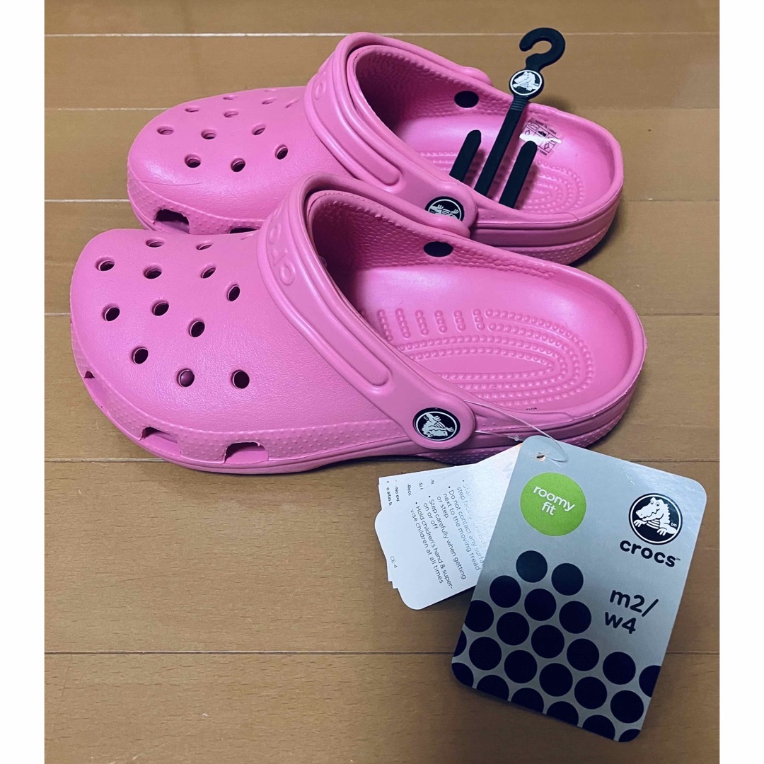 crocs(クロックス)のクロックス crocs【キッズ サンダル】Classic Clog K キッズ/ベビー/マタニティのキッズ靴/シューズ(15cm~)(サンダル)の商品写真