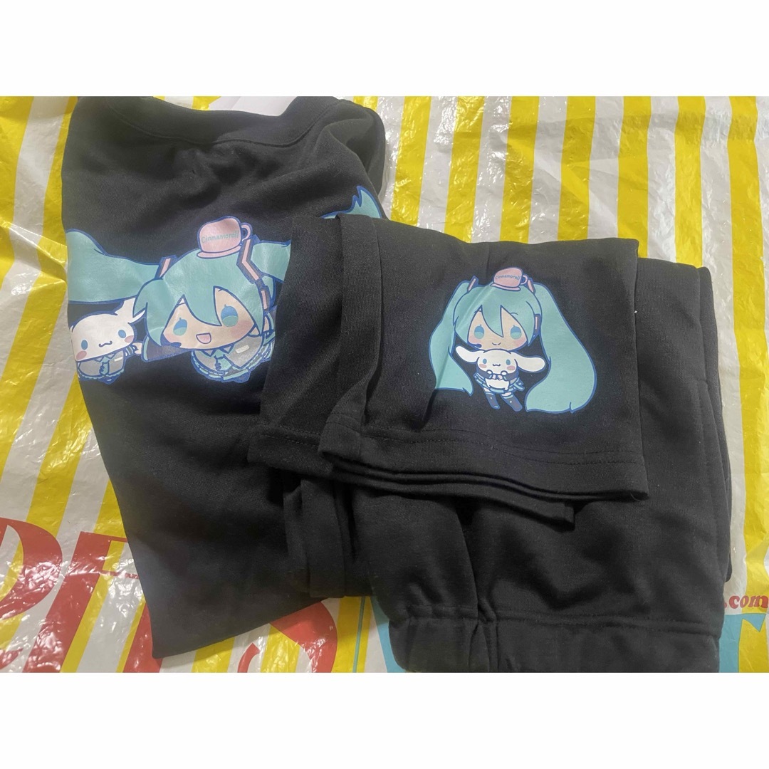 Avail(アベイル)の初音ミク×シナモロール コラボ ルームウェア Mサイズ 黒 アベイル エンタメ/ホビーのおもちゃ/ぬいぐるみ(キャラクターグッズ)の商品写真