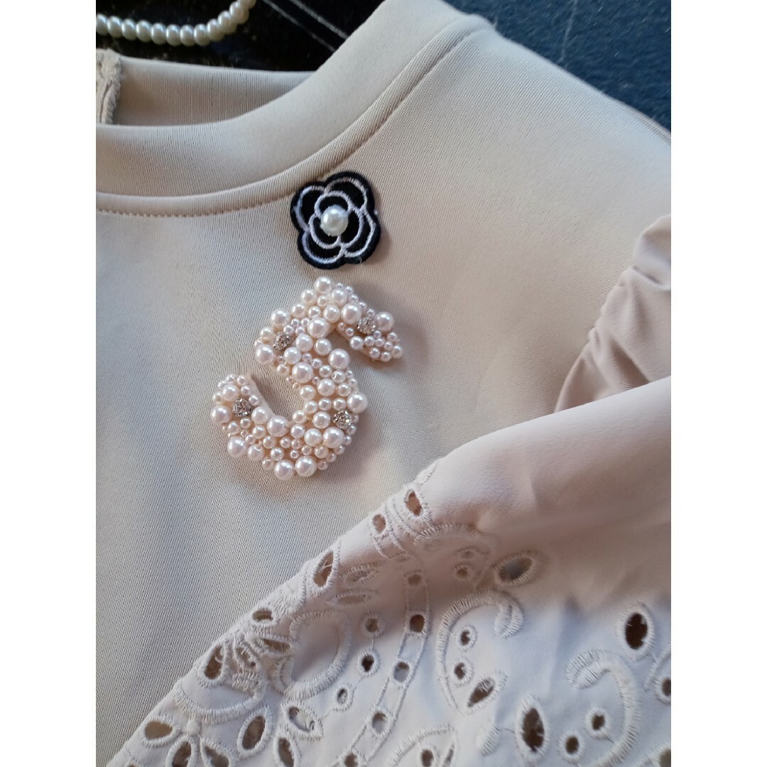 M'S GRACY(エムズグレイシー)のSuper Beauty ダンボールニットワンピース　袖リボン　袖カットワーク レディースのワンピース(ひざ丈ワンピース)の商品写真