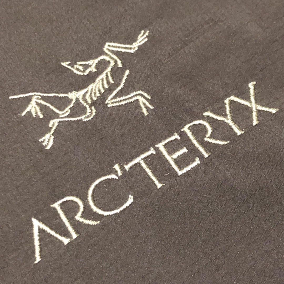 ARC'TERYX(アークテリクス)の未使用タグ付きアークテリクス アトム LTダウンジャケット 軽量 始祖鳥刺繍入り メンズのジャケット/アウター(ダウンジャケット)の商品写真