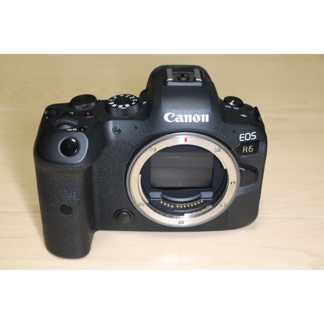 EOS R6 canon スマホ/家電/カメラのカメラ(ミラーレス一眼)の商品写真