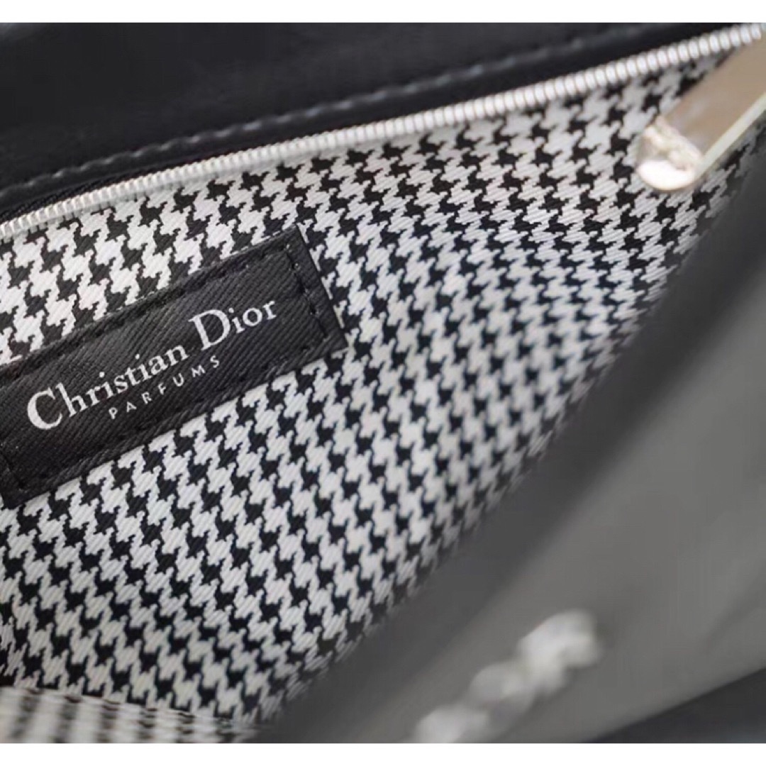Christian Dior(クリスチャンディオール)の新品 Dior ノベルティ  ポーチ 正規品 レザー    千鳥格子 2022年 レディースのファッション小物(ポーチ)の商品写真