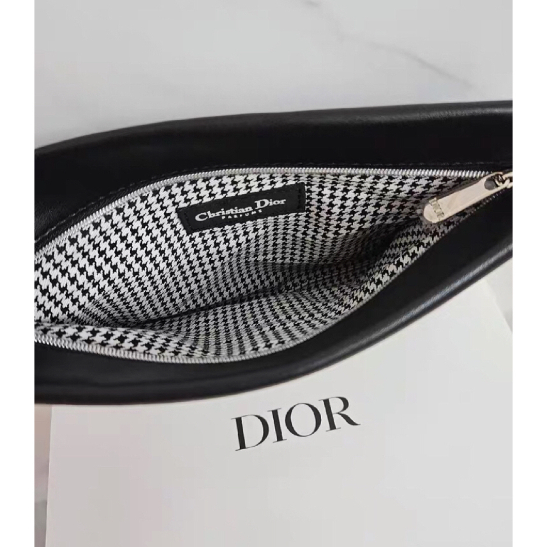 Christian Dior(クリスチャンディオール)の新品 Dior ノベルティ  ポーチ 正規品 レザー    千鳥格子 2022年 レディースのファッション小物(ポーチ)の商品写真