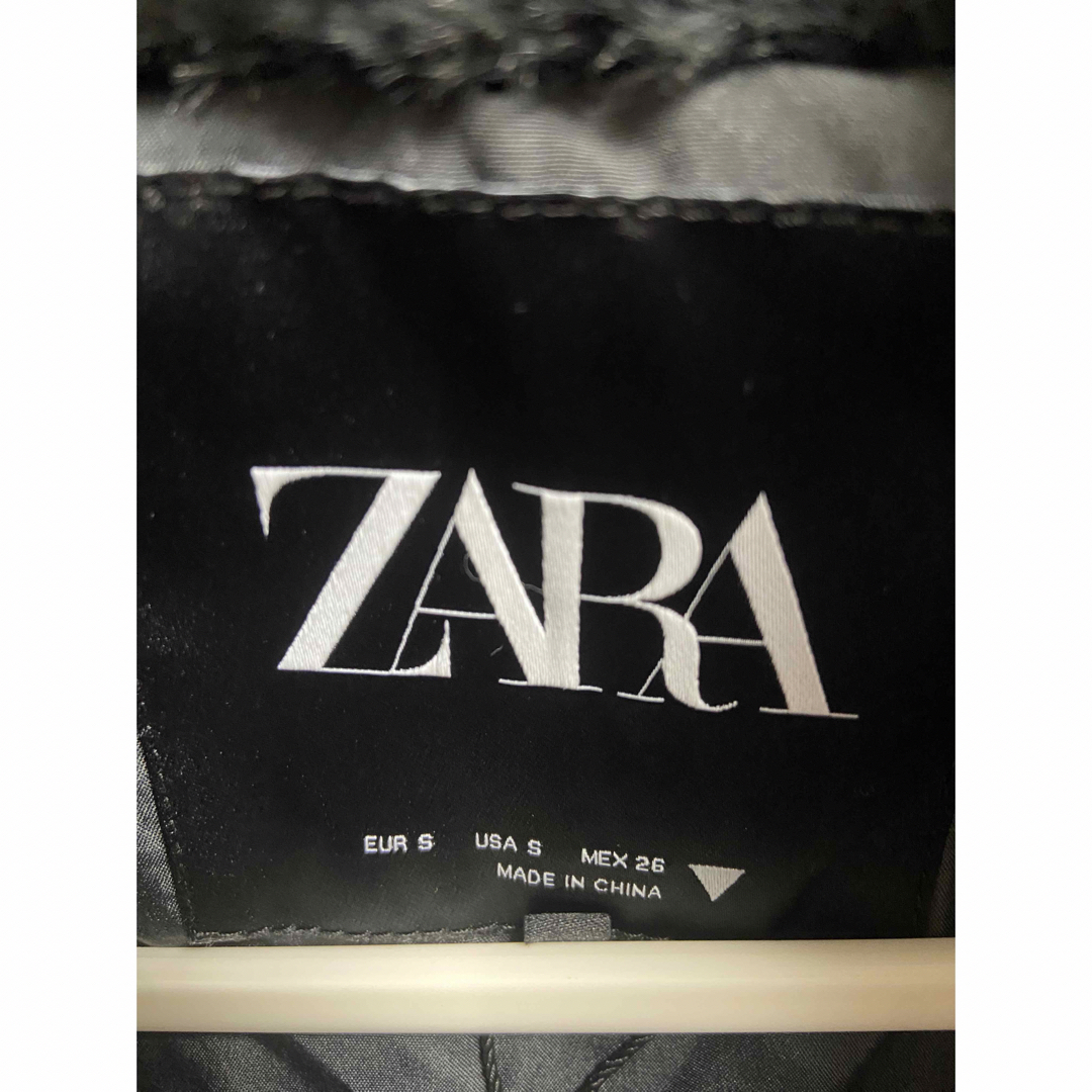ZARA(ザラ)の【値下げ】ZARA フェイクファーコート　ミディアムグレー | 1255/894 レディースのジャケット/アウター(毛皮/ファーコート)の商品写真
