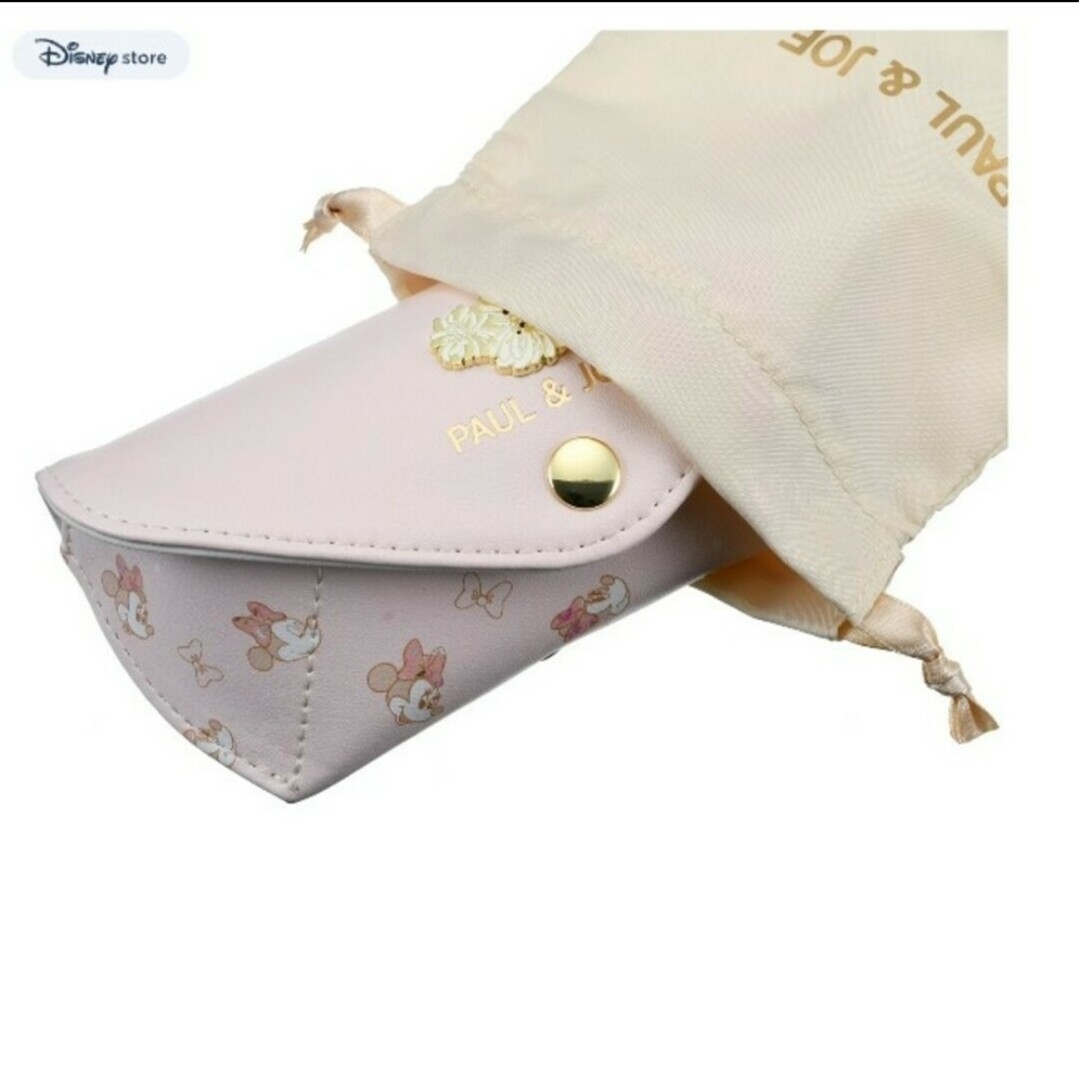 Disney(ディズニー)の★DISNEY STORE　完売品　ピンク　ロゴ入り巾着、メガネ拭き付 エンタメ/ホビーのおもちゃ/ぬいぐるみ(キャラクターグッズ)の商品写真