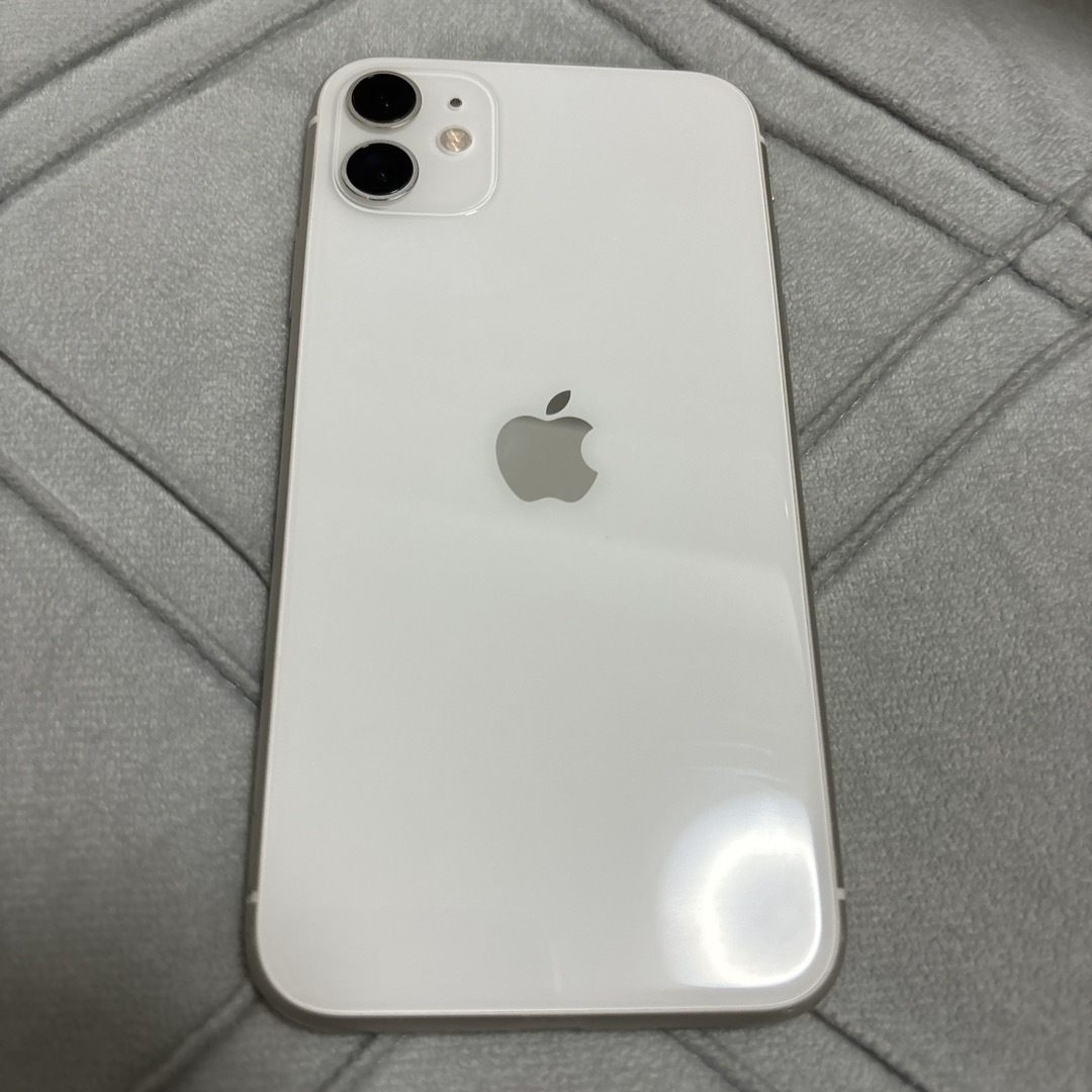 iPhone(アイフォーン)のiPhone11 本体 128gb スマホ/家電/カメラのスマートフォン/携帯電話(スマートフォン本体)の商品写真