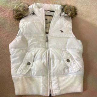 アバクロンビーアンドフィッチ(Abercrombie&Fitch)の可愛い☆美品☆白☆ダウンベストAbercrombie&Fitch 袖なし！(ダウンベスト)