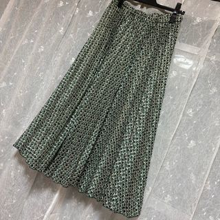 エイチアンドエム(H&M)の【未使用】H &M エイチアンドエム☆   プリーツ　ロングスカート　レトロ(ロングスカート)