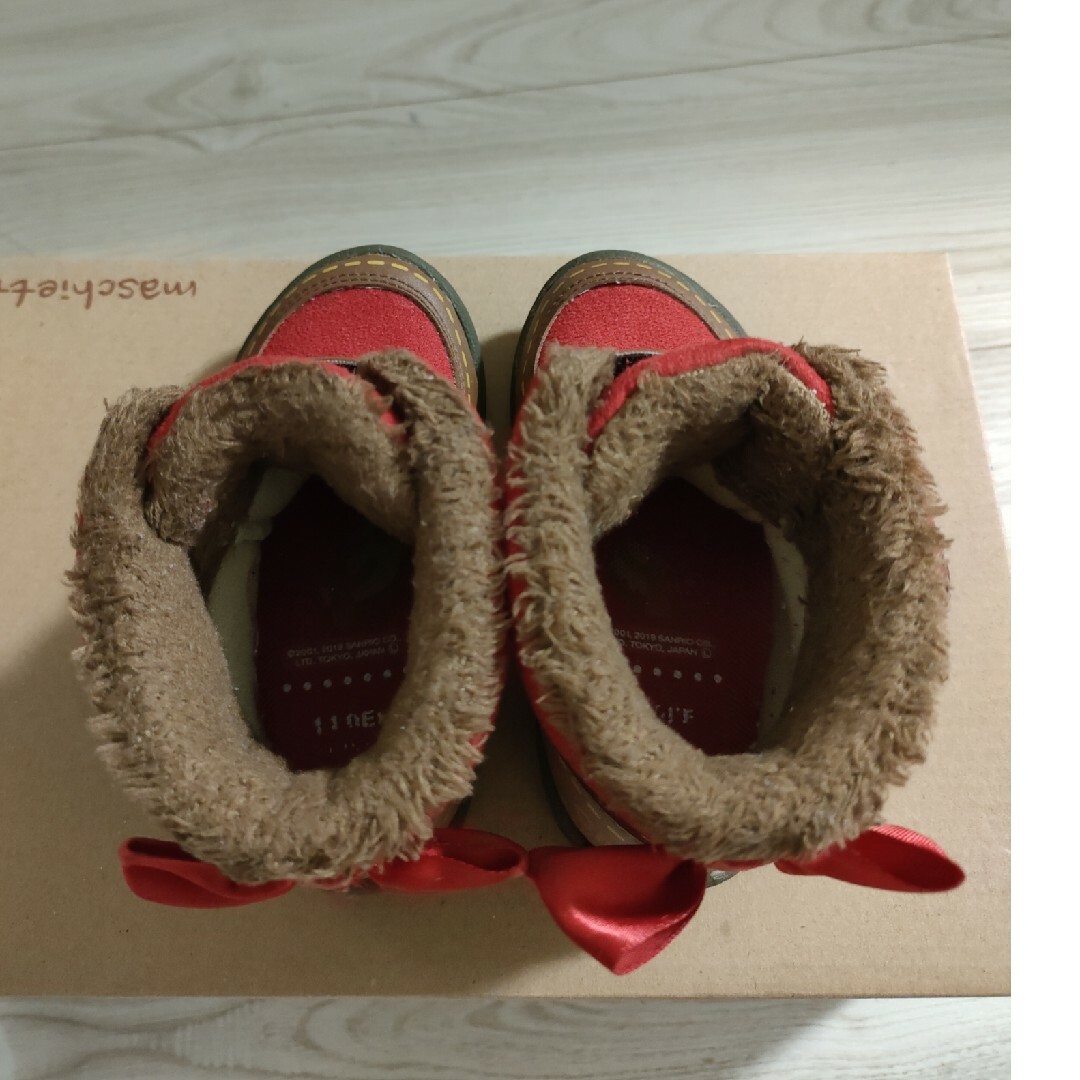 サンリオ(サンリオ)の《美品》冬靴　かわいい　ブーツ　サンリオ　シナモンロール　14ｃｍ　赤色 キッズ/ベビー/マタニティのベビー靴/シューズ(~14cm)(ブーツ)の商品写真