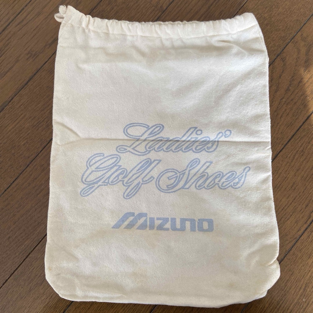 MIZUNO(ミズノ)のMizuno ゴルフシューズ　レディース　スパイクシューズ　収納袋付き スポーツ/アウトドアのゴルフ(シューズ)の商品写真