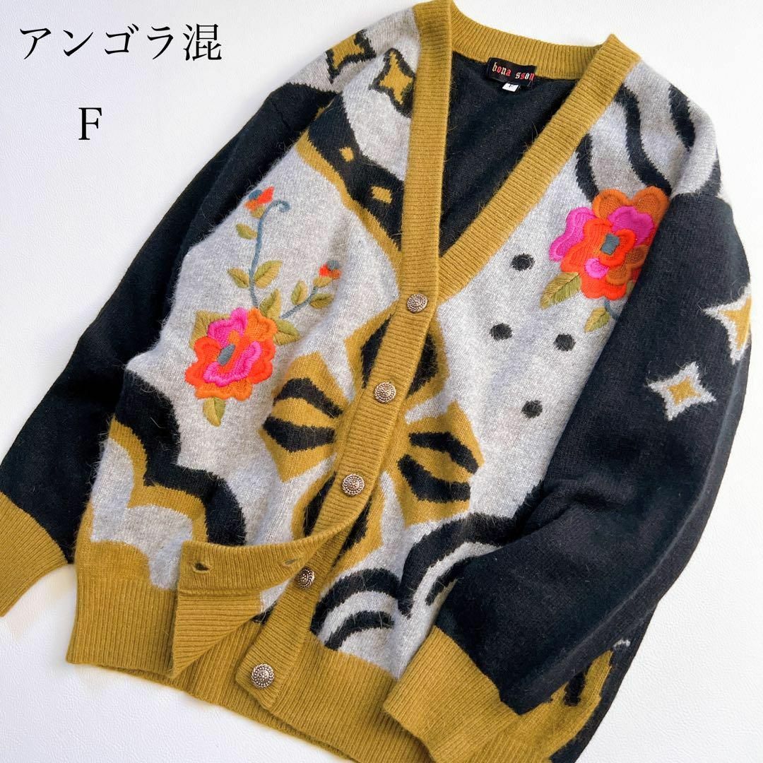 花柄刺繍　レトロ　幾何学模様　アンゴラ混　ふんわり　金ボタン　カーディガン レディースのトップス(カーディガン)の商品写真