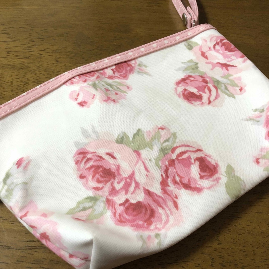 LAURA ASHLEY(ローラアシュレイ)のLAURA ASHLEYのポーチ(未使用品)クチュールローズ レディースのファッション小物(ポーチ)の商品写真