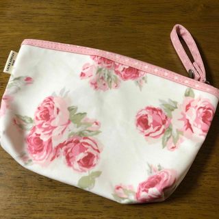 ローラアシュレイ(LAURA ASHLEY)のLAURA ASHLEYのポーチ(未使用品)クチュールローズ(ポーチ)