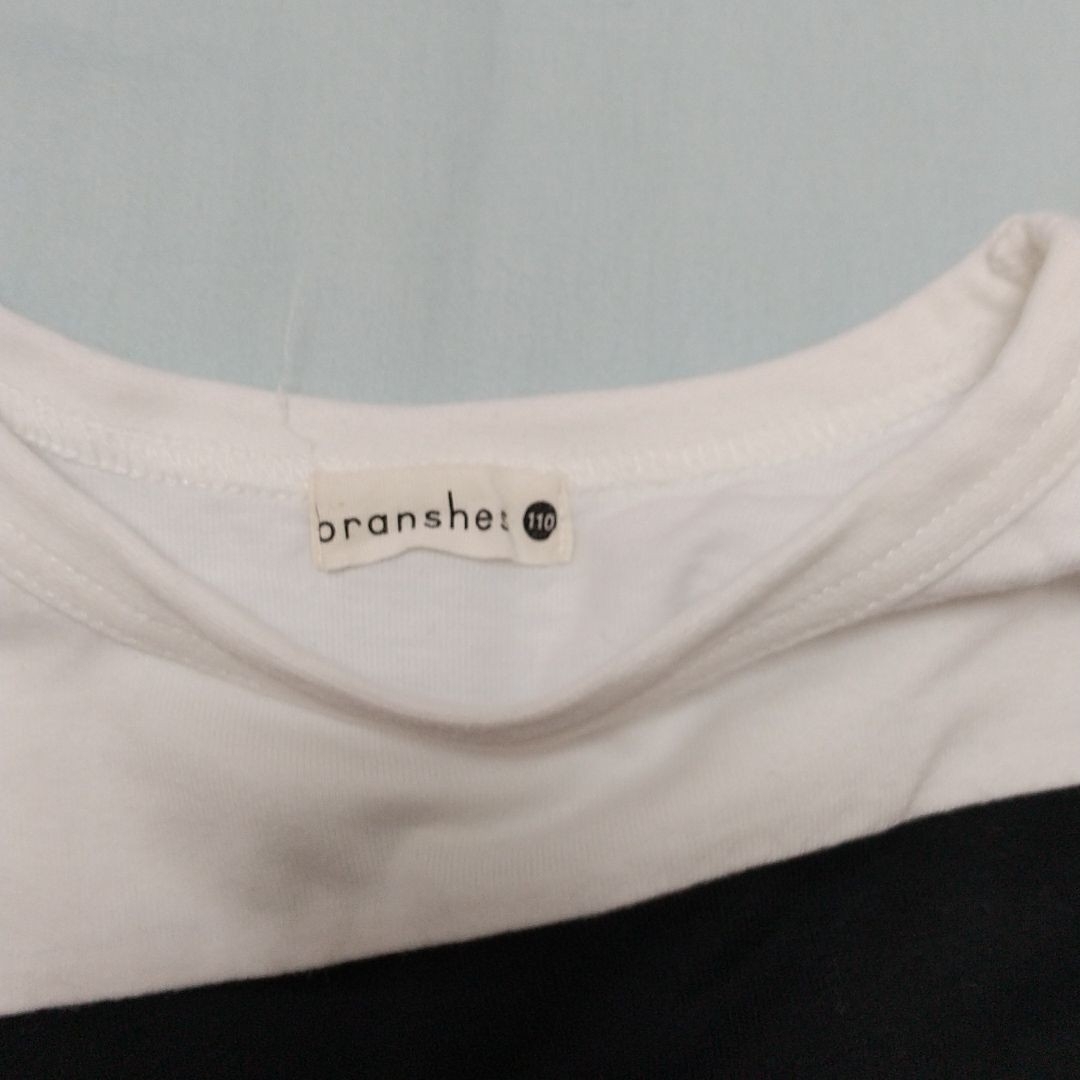 Branshes(ブランシェス)のブランシェス オフホワイト ワイドボーダー切替半袖Tシャツ 110cm 白 黒 キッズ/ベビー/マタニティのキッズ服男の子用(90cm~)(Tシャツ/カットソー)の商品写真