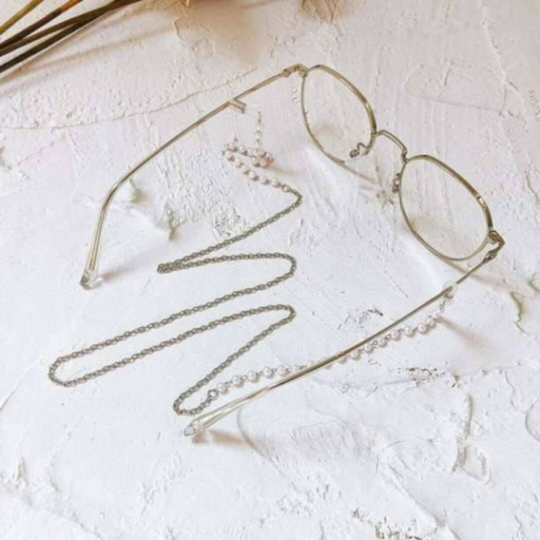ブラックパール　眼鏡チェーン　眼鏡ストラップ　グラスコード　メガネ　ゴールド レディースのファッション小物(サングラス/メガネ)の商品写真