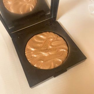 ローラメルシエ(laura mercier)のローラメルシエ  フェイスイルミネーター ディボーション(フェイスカラー)