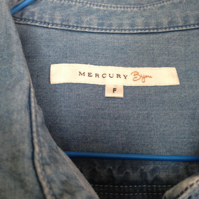 MERCURYDUO(マーキュリーデュオ)のマーキュリーデュオデニムシャツ レディースのトップス(シャツ/ブラウス(長袖/七分))の商品写真