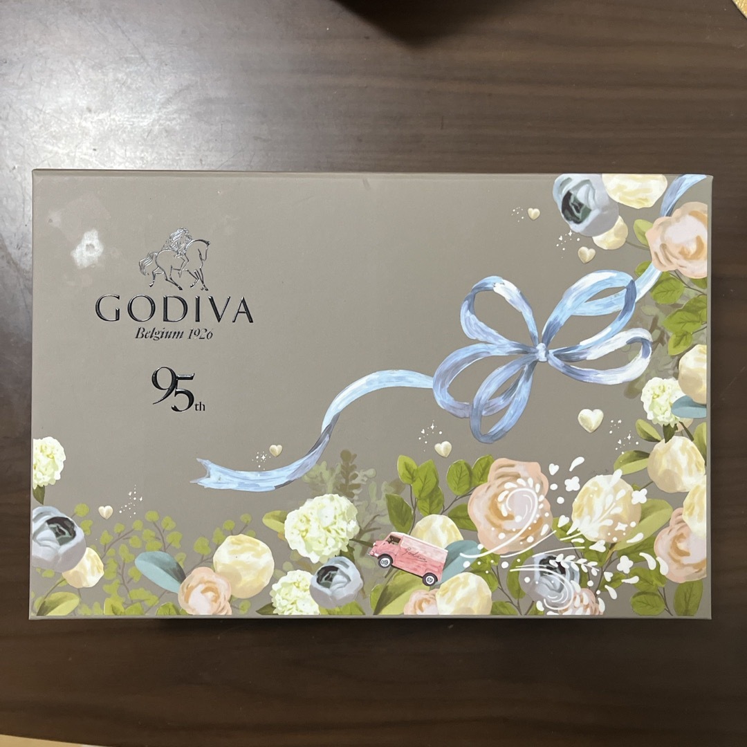 GODIVA(ゴディバ)のGODIVA 空箱 レディースのバッグ(ショップ袋)の商品写真