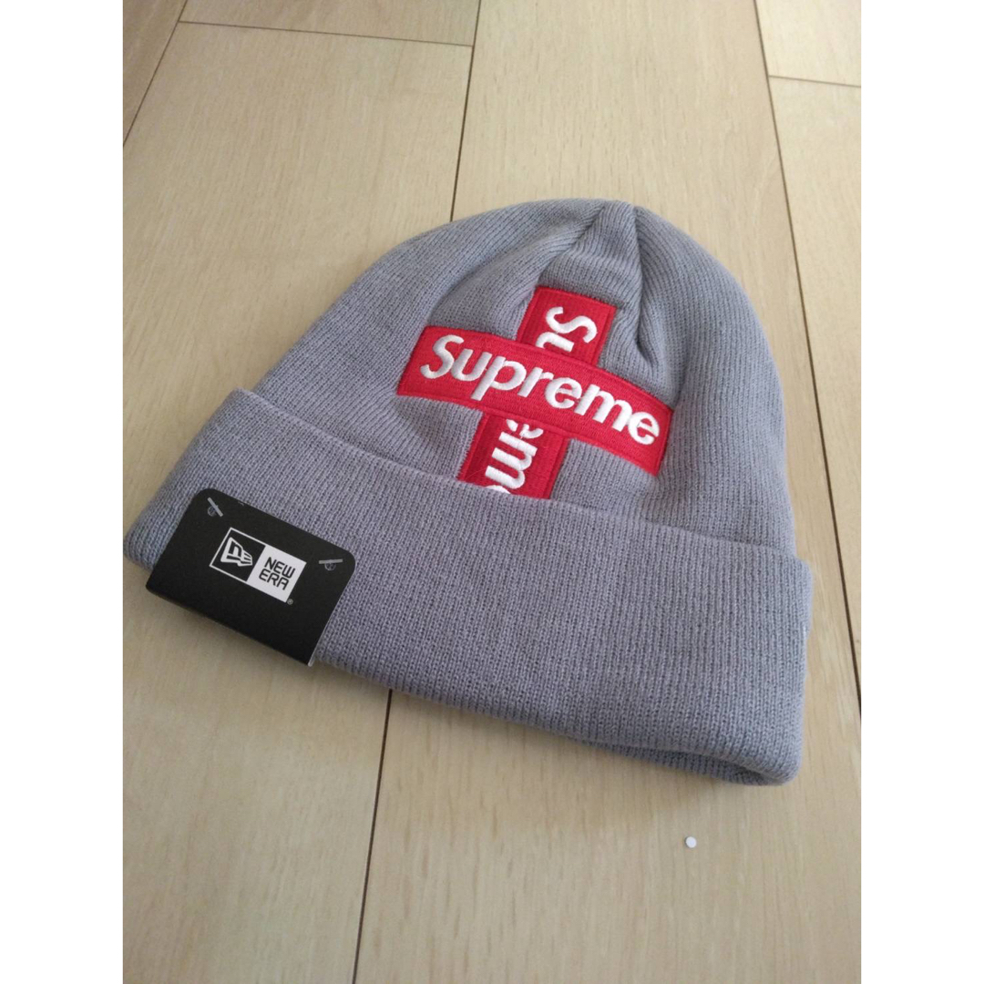 Supreme(シュプリーム)のsupremeクロスボックスロゴ レディースの帽子(ニット帽/ビーニー)の商品写真