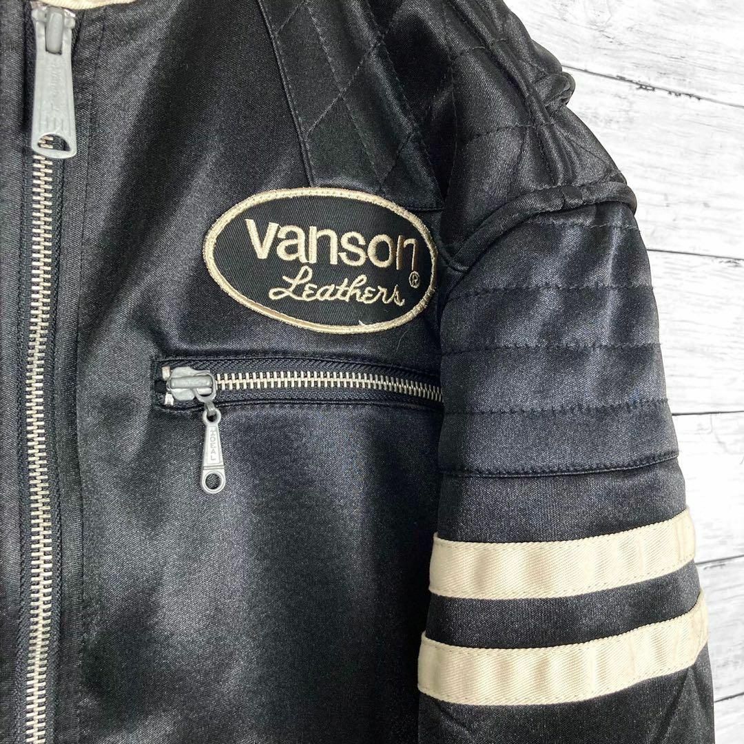 VANSON(バンソン)のバンソン シングルライダースジャケット 刺繍&ワッペン バイカー XLサイズ メンズのジャケット/アウター(ライダースジャケット)の商品写真