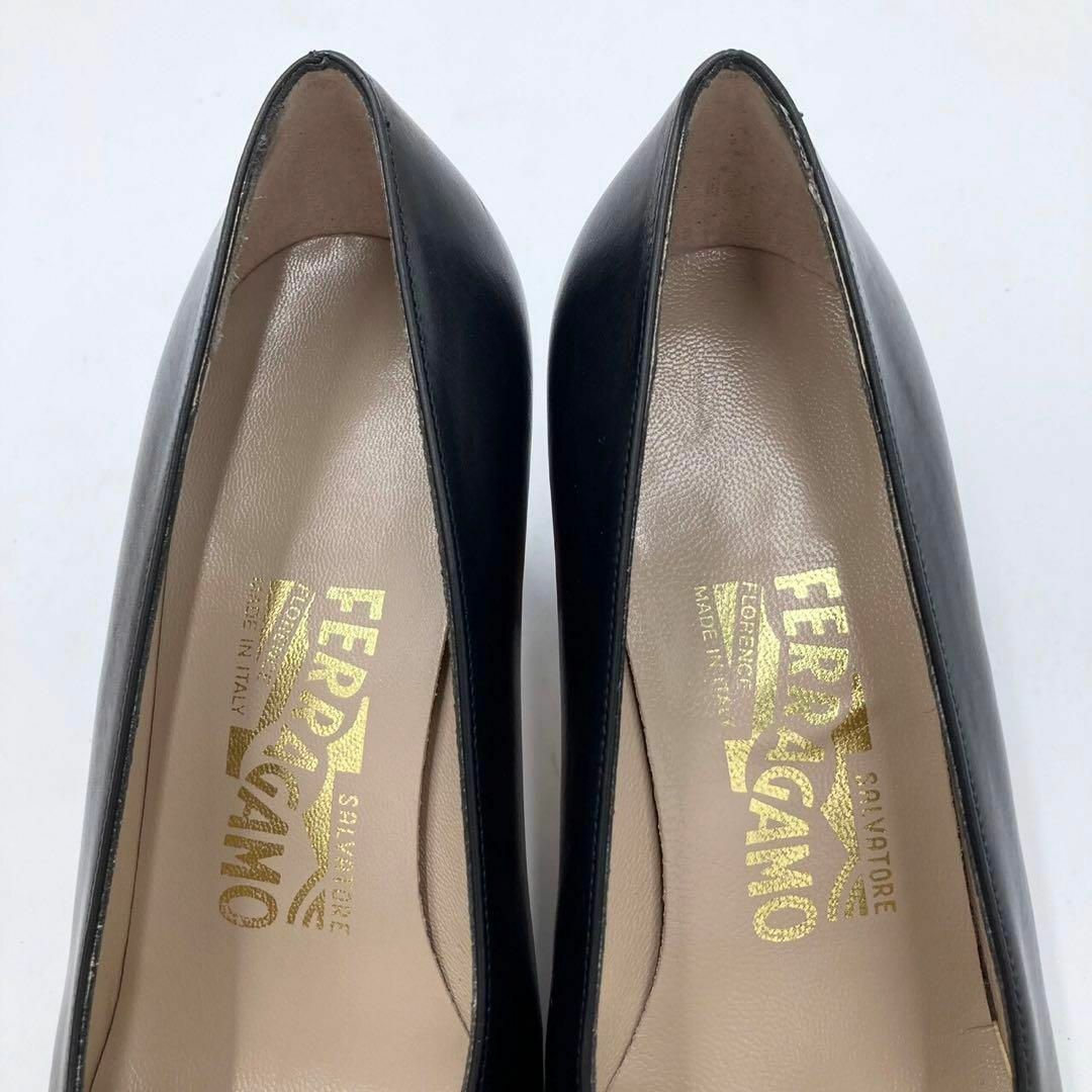 Salvatore Ferragamo(サルヴァトーレフェラガモ)のサルヴァトーレフェラガモ レザーパンプス ブラック 5 1/2サイズ レディースの靴/シューズ(ハイヒール/パンプス)の商品写真