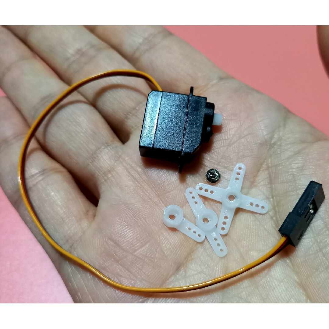 極超小型 3g サーボ モーター Servo motor 4個 エンタメ/ホビーのおもちゃ/ぬいぐるみ(ホビーラジコン)の商品写真