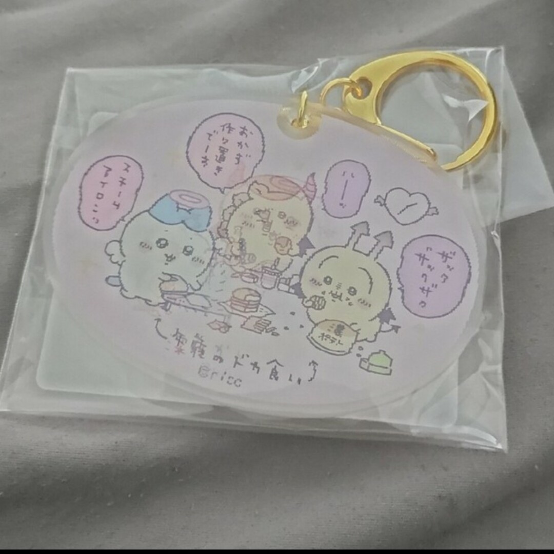 ちいかわ(チイカワ)の⭐ちいかわ 深夜のドカ食いキーホルダー エンタメ/ホビーのおもちゃ/ぬいぐるみ(キャラクターグッズ)の商品写真
