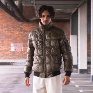 モンクレール(MONCLER)のモンクレール オーバーン　ダウンジャケット ブラウン(ダウンジャケット)