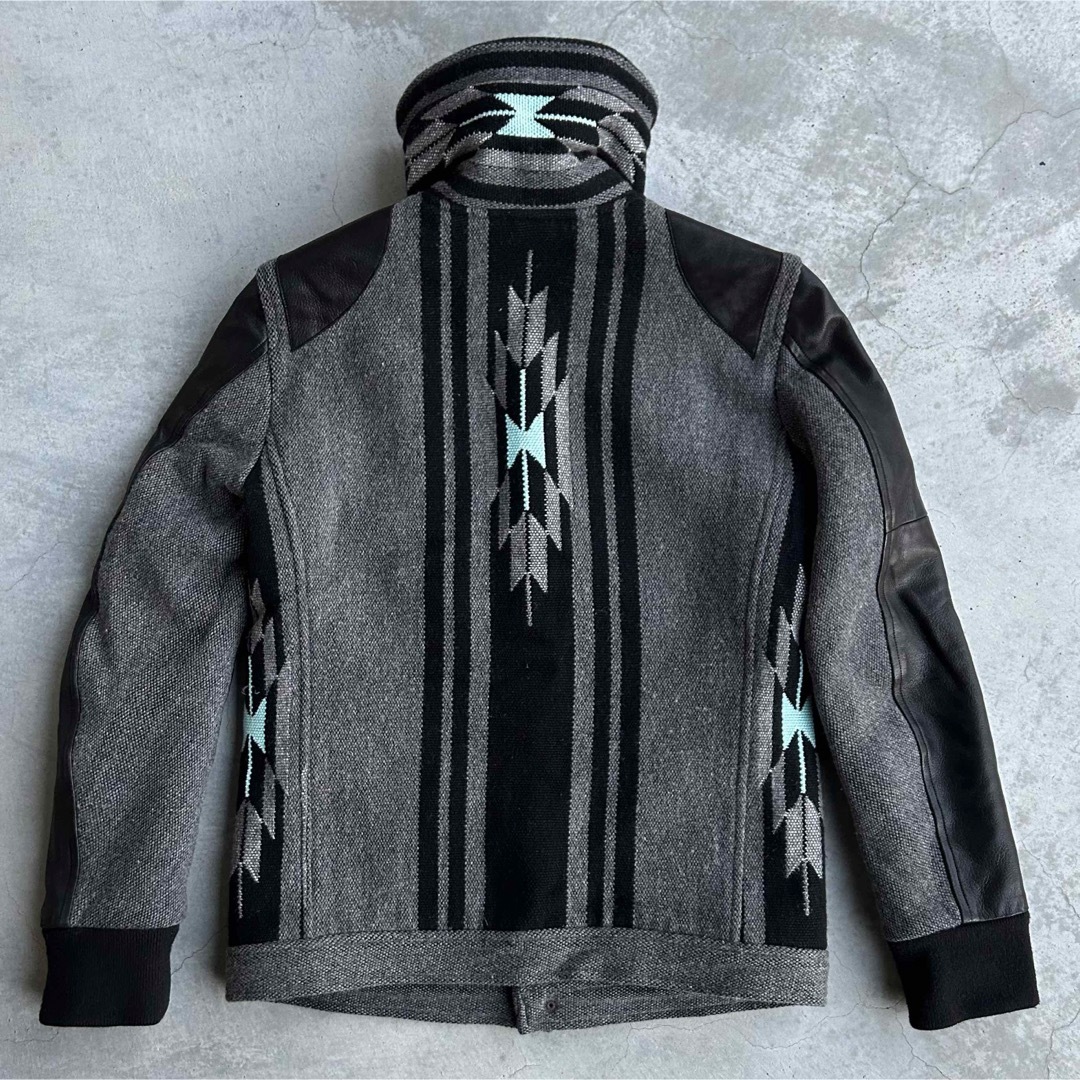 AYUITE(アユイテ)のAyuite ハイネック スタジャン 黒 チマヨ オルテガ ラムレザー メンズのジャケット/アウター(スタジャン)の商品写真
