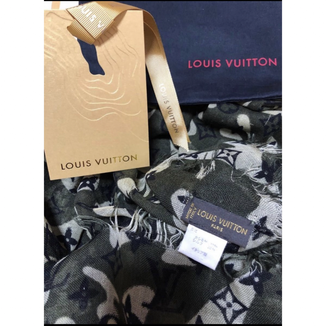 LOUIS VUITTON(ルイヴィトン)の入手困難！！ルイヴィトン 村上隆 迷彩カモフラストールマフラー箱 保存袋 カード レディースのファッション小物(マフラー/ショール)の商品写真