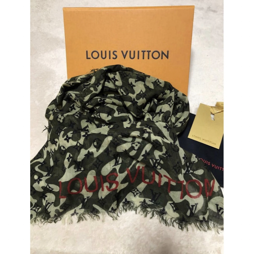 LOUIS VUITTON(ルイヴィトン)の入手困難！！ルイヴィトン 村上隆 迷彩カモフラストールマフラー箱 保存袋 カード レディースのファッション小物(マフラー/ショール)の商品写真