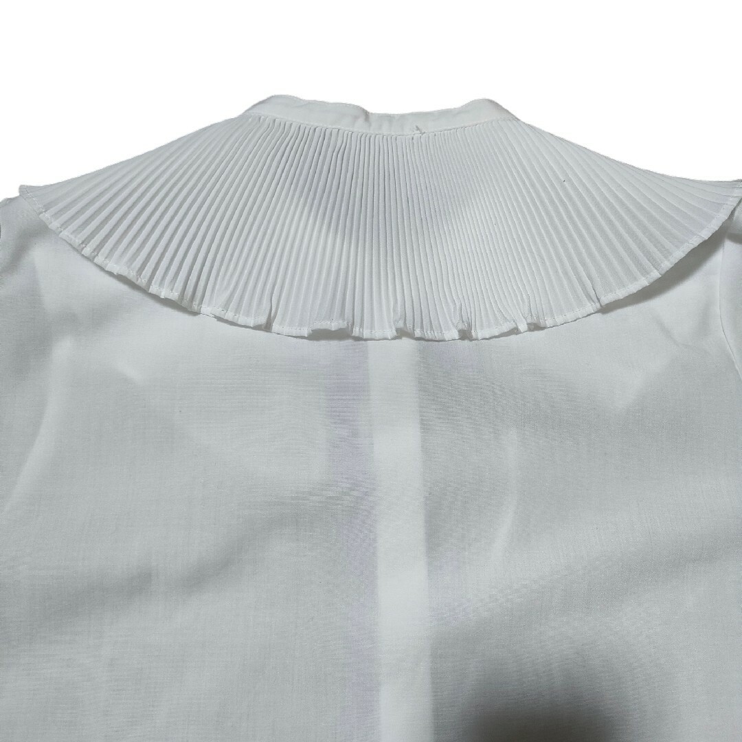 GU(ジーユー)のGUプリーツ衿ブラウスシャツ半袖パフスリーブ大きな襟汎用性が高い爽やかホワイト白 レディースのトップス(シャツ/ブラウス(半袖/袖なし))の商品写真