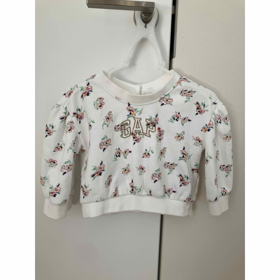 babyGAP(ベビーギャップ)の90 女の子　GAPトレーナー キッズ/ベビー/マタニティのキッズ服女の子用(90cm~)(Tシャツ/カットソー)の商品写真