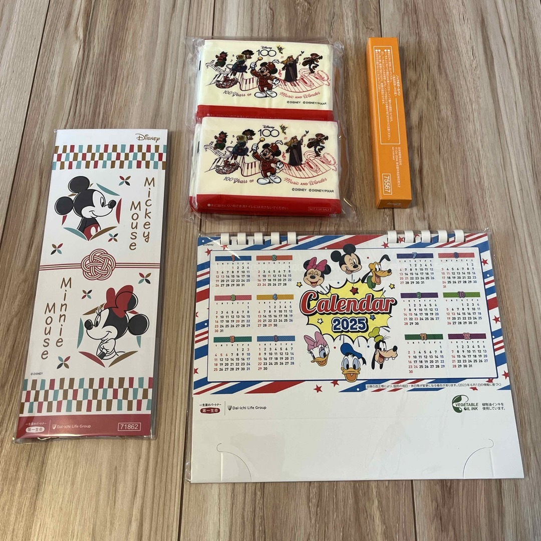 Disney(ディズニー)の第一生命 卓上カレンダー 祝い箸 ポケットティッシュ ボールペン エンタメ/ホビーのコレクション(ノベルティグッズ)の商品写真
