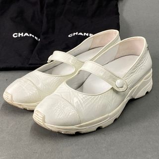 シャネル 白スニーカー 靴/シューズの通販 14点 | CHANELのレディース