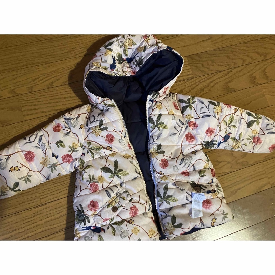 ZARA KIDS(ザラキッズ)のZARA kids 花柄リバーシブルダウン キッズ/ベビー/マタニティのキッズ服女の子用(90cm~)(ジャケット/上着)の商品写真