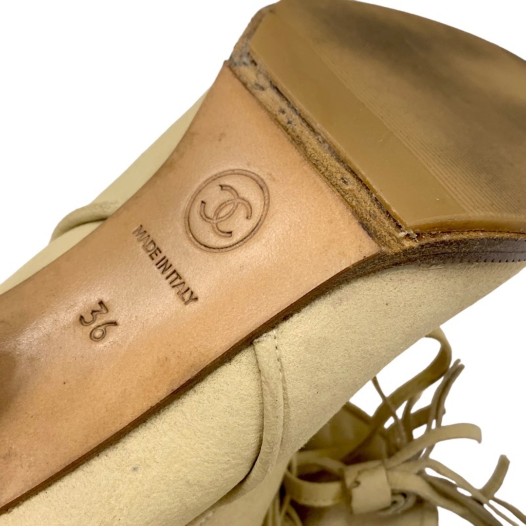 CHANEL(シャネル)のシャネル CHANEL ブーツ ショートブーツ ブーティ 靴 シューズ ココマーク タッセル 折り返し レザー ムートン ベージュ レディースの靴/シューズ(ブーツ)の商品写真