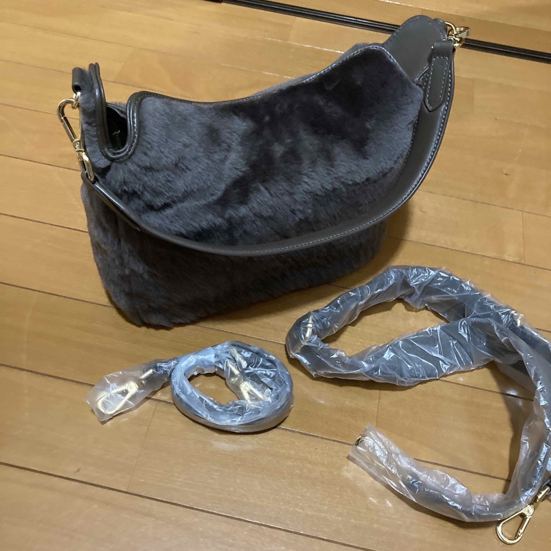 ペレリールッソ　　ムートンバック レディースのバッグ(ハンドバッグ)の商品写真