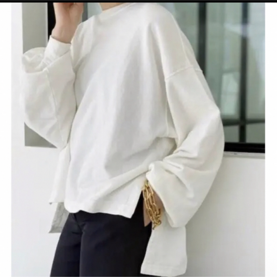 L'Appartement DEUXIEME CLASSE(アパルトモンドゥーズィエムクラス)のREMI RELIEF Side Slit Long T-sh ホワイト レディースのトップス(トレーナー/スウェット)の商品写真