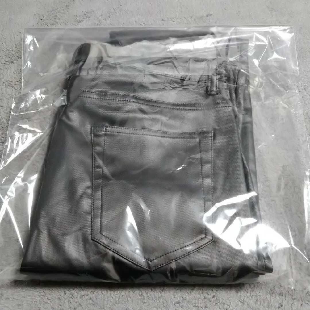 Cambio(カンビオ)のカンビオストレッチコーティングデニムパンツ黒 メンズのパンツ(デニム/ジーンズ)の商品写真