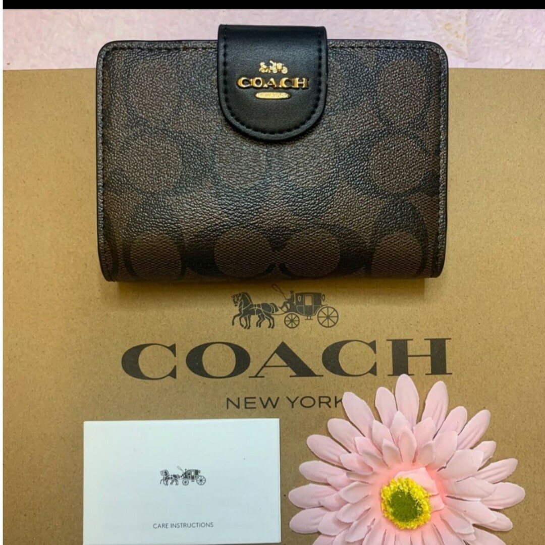 レディース新品　COACH　二つ折り財布　茶　シグネチャー　小銭入れ有