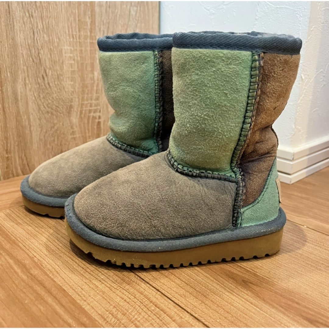 UGG(アグ)のUGG ブーツ キッズ/ベビー/マタニティのベビー靴/シューズ(~14cm)(ブーツ)の商品写真