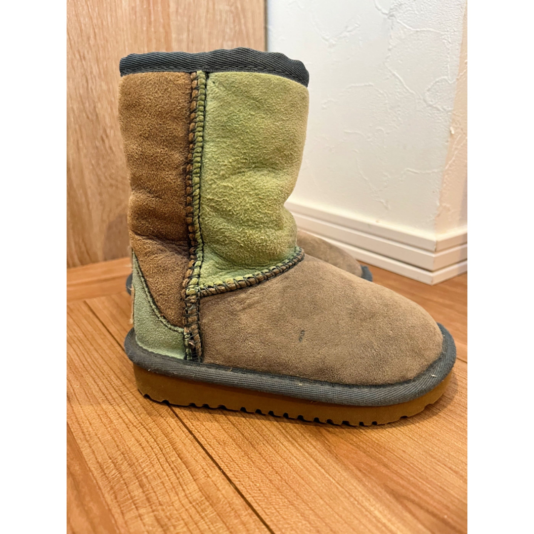 UGG(アグ)のUGG ブーツ キッズ/ベビー/マタニティのベビー靴/シューズ(~14cm)(ブーツ)の商品写真