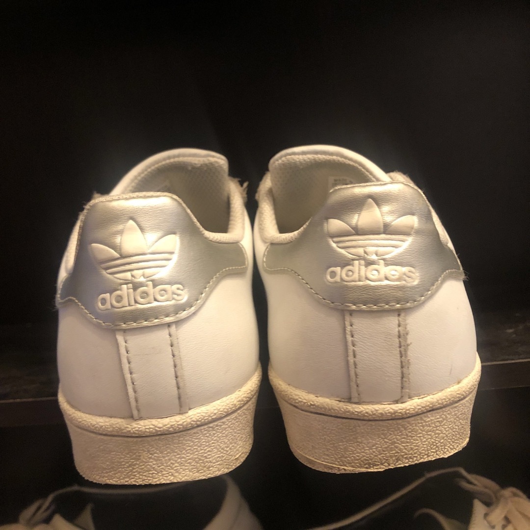 adidas(アディダス)のadidas アディダス　スニーカー　靴　superstar スーパースター レディースの靴/シューズ(スニーカー)の商品写真