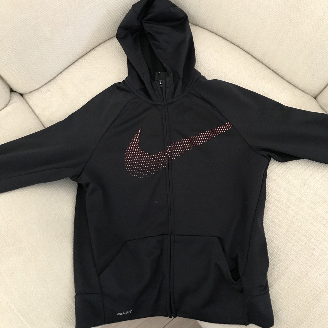 NIKE(ナイキ)のNIKE パーカー　 キッズ/ベビー/マタニティのキッズ服男の子用(90cm~)(ジャケット/上着)の商品写真