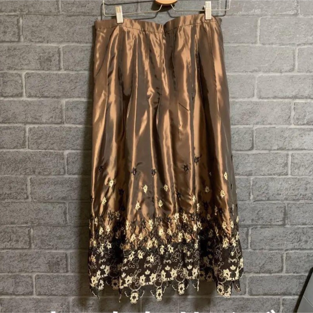 HIROKO BIS(ヒロコビス)のヒロコビス　光沢感が素敵なフレアスカート　大きいサイズ レディースのスカート(ひざ丈スカート)の商品写真